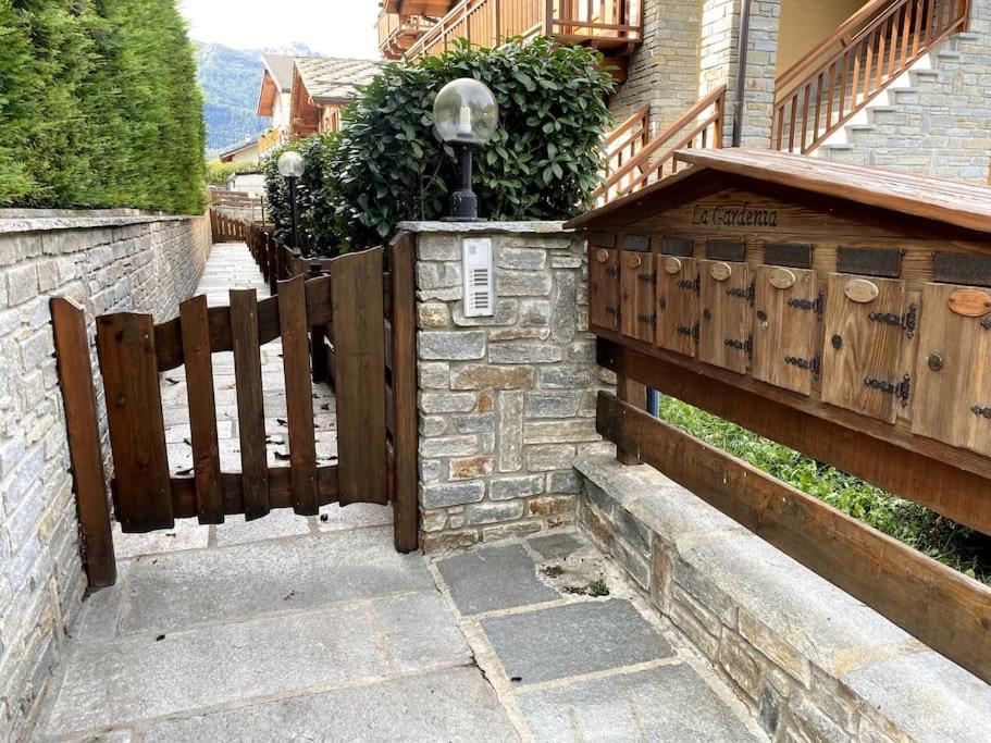 Incantevole Appartamento Con Giardino - Garage Privato E Free Wifi Улкс Екстериор снимка